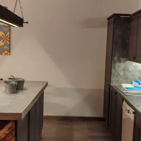 Rebak Place- A Bright&charming Getaway *