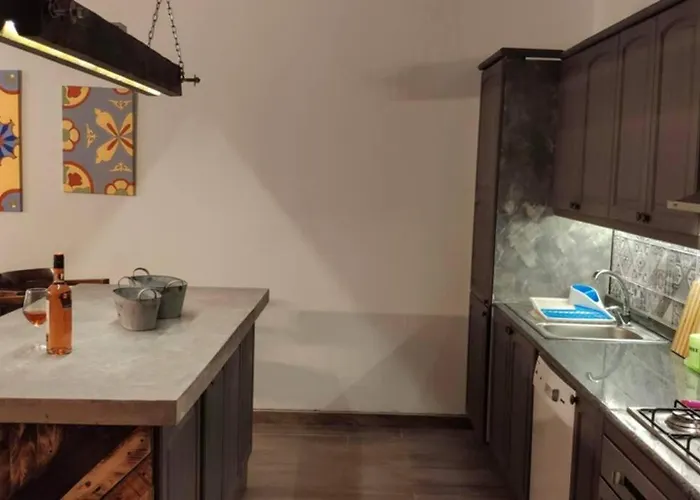 Rebak Place- A Bright&charming Getaway *